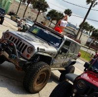 Hot Yoga Girl Combines Stretching with Jeeps and Its Inspiring …