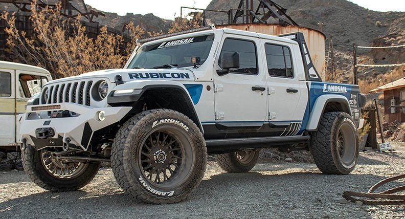 Sentury custom Jeep highlights Landsail Rogueblazer tires